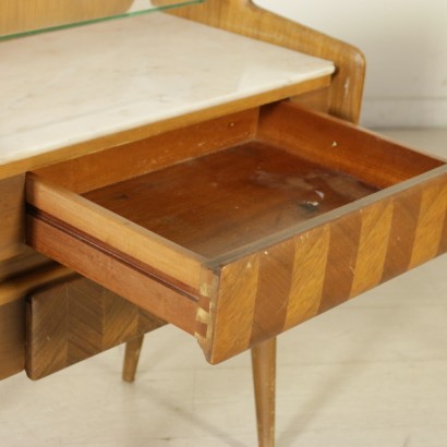 di mano in mano, comodini anni 50-60, comodini anni 50, comodini anni 60, anni 50, anni 60, comodini vintage, comodini di modernariato, coppia di comodini, comodini in mogano, comodini con vetro, arredo vintage, arredamento vintage, arredo di modernariato, arredamento di modernariato
