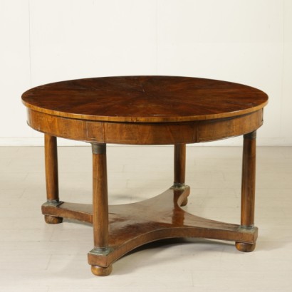 Tavolo tondo in stile impero