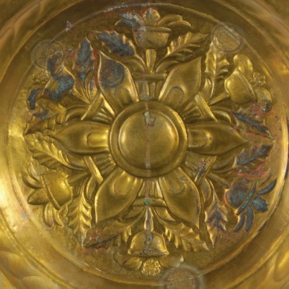 di mano in mano, elemosiniere in bonzo, elemosiniere antico, elemosiniere antiquariato, elemosiniere in bronzo dorato, elemosiniere cesellato, cesellato a mano, elemosiniere decorato, elemosiniere in bronzo balzato, elemosiniere 900, elemosiniere primi 900