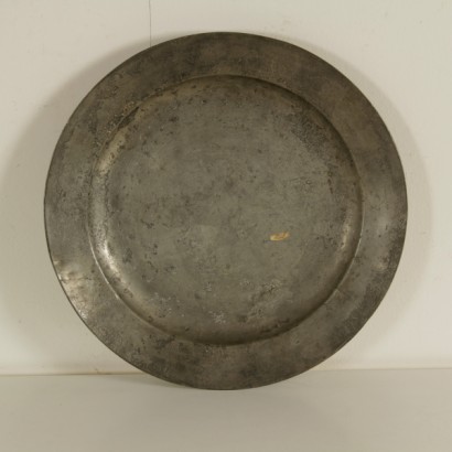 {* $ 0 $ *}, pewter plates, antique pewter plates, antique plates, antique plates, group of plates, group of pewter plates, antique pewter, antique plates, twelve plates, 800 plates, 900 plates