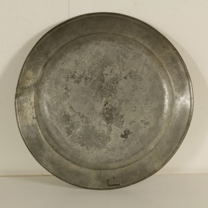 {* $ 0 $ *}, pewter plates, antique pewter plates, antique plates, antique plates, group of plates, group of pewter plates, antique pewter, antique plates, twelve plates, 800 plates, 900 plates