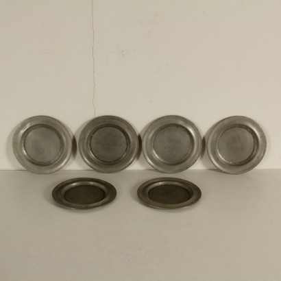 {* $ 0 $ *}, pewter plates, antique pewter plates, antique plates, antique plates, group of plates, group of pewter plates, antique pewter, antique plates, twelve plates, 800 plates, 900 plates