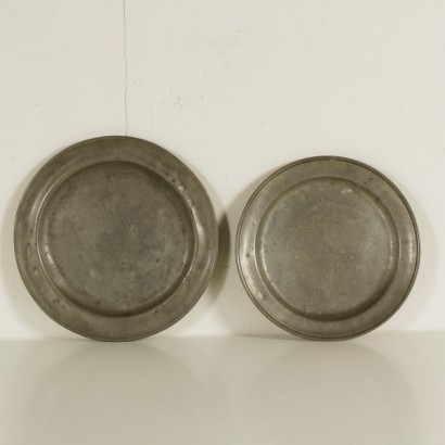 {* $ 0 $ *}, pewter plates, antique pewter plates, antique plates, antique plates, group of plates, group of pewter plates, antique pewter, antique plates, twelve plates, 800 plates, 900 plates