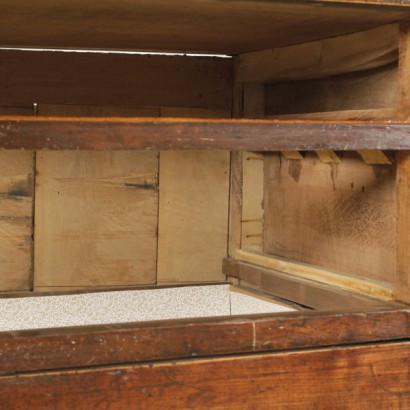 Cassettone in noce - particolare