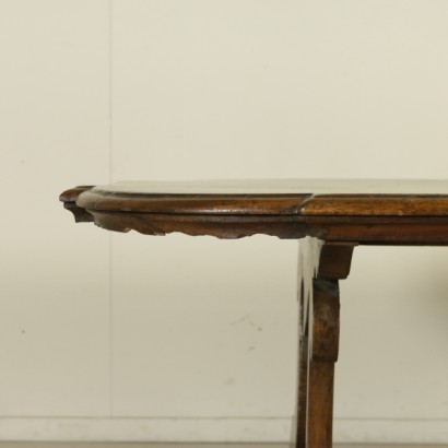 di mano in mano, tavolo antico, tavolo di antiquariato, tavolo in noce, tavolo 900, tavolo prima metà 900, tavolo assemblato con legni antichi, piano sagomato