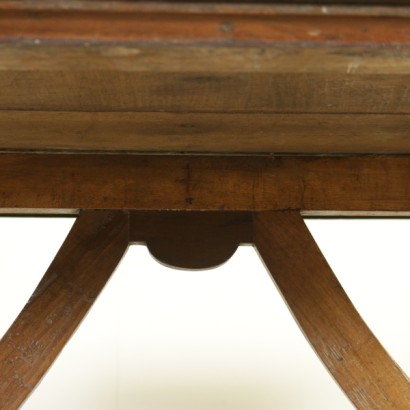 di mano in mano, tavolo antico, tavolo di antiquariato, tavolo in noce, tavolo 900, tavolo prima metà 900, tavolo assemblato con legni antichi, piano sagomato