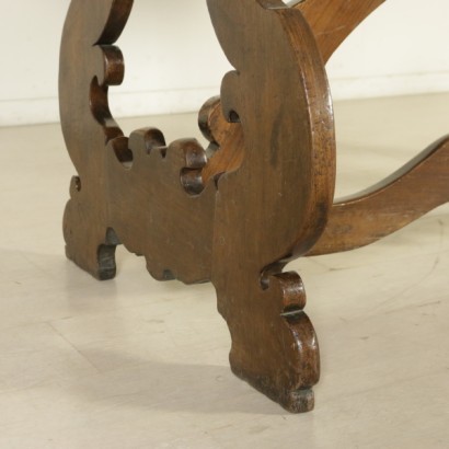 di mano in mano, tavolo antico, tavolo di antiquariato, tavolo in noce, tavolo 900, tavolo prima metà 900, tavolo assemblato con legni antichi, piano sagomato