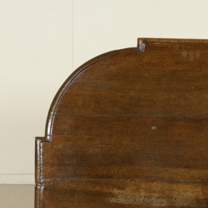 di mano in mano, tavolo antico, tavolo di antiquariato, tavolo in noce, tavolo 900, tavolo prima metà 900, tavolo assemblato con legni antichi, piano sagomato