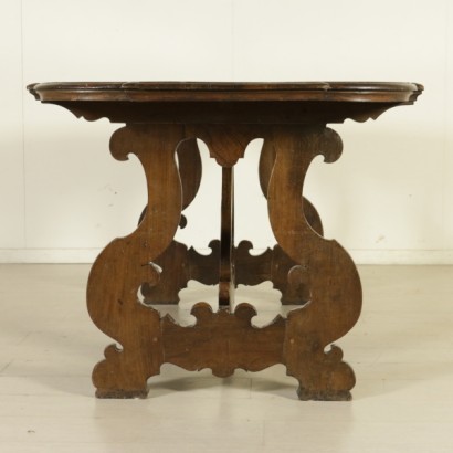 di mano in mano, tavolo antico, tavolo di antiquariato, tavolo in noce, tavolo 900, tavolo prima metà 900, tavolo assemblato con legni antichi, piano sagomato