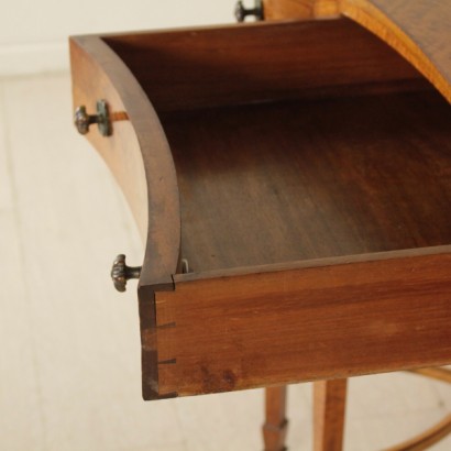 di mano in mano, scrivania a fagiolo, scrivania da centro, scrivania antica, scrivania di antiquariato, scrivania antiquariato, scrivania in mogano, scrivania in palissandro, scrivania inglese, scrivania 900, scrivania metà 900, scrivania inghilterra