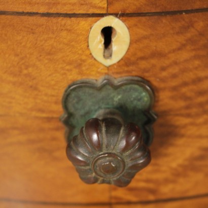 di mano in mano, scrivania a fagiolo, scrivania da centro, scrivania antica, scrivania di antiquariato, scrivania antiquariato, scrivania in mogano, scrivania in palissandro, scrivania inglese, scrivania 900, scrivania metà 900, scrivania inghilterra