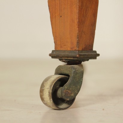 di mano in mano, scrivania a fagiolo, scrivania da centro, scrivania antica, scrivania di antiquariato, scrivania antiquariato, scrivania in mogano, scrivania in palissandro, scrivania inglese, scrivania 900, scrivania metà 900, scrivania inghilterra