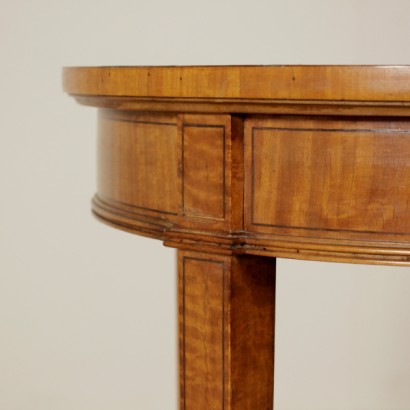 di mano in mano, tavolino tondo, tavolino antico, tavolino antiquariato, tavolino di antiquariato, tavolino in mogano, tavolino 900, tavolino metà 900, tavolino inglese, tavolino inghilterra