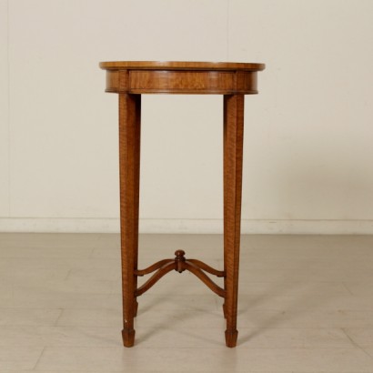 di mano in mano, tavolino tondo, tavolino antico, tavolino antiquariato, tavolino di antiquariato, tavolino in mogano, tavolino 900, tavolino metà 900, tavolino inglese, tavolino inghilterra