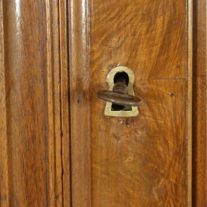 The closet one-leaf - detail