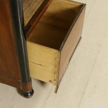 Comodino - particolare cassetto
