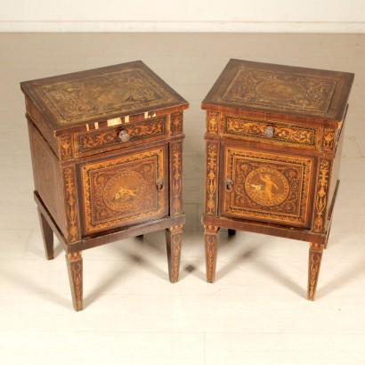 Paar nachttische im Klassizistischen stil