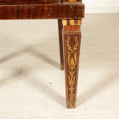 di mano in mano, comodini con anta, comodini intarsiati, comodini essenze varie, comodini antichi, comodini decorati, comodini antiquariato, comodini italia, comodini antiquariato, comodini 900, comodini novecento, comodini in noce, comodini in palissandro