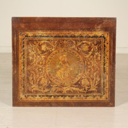 di mano in mano, comodini con anta, comodini intarsiati, comodini essenze varie, comodini antichi, comodini decorati, comodini antiquariato, comodini italia, comodini antiquariato, comodini 900, comodini novecento, comodini in noce, comodini in palissandro