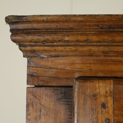 Kleiderschrank mit drei türen - insbesondere