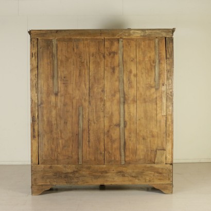 Kleiderschrank mit drei türen