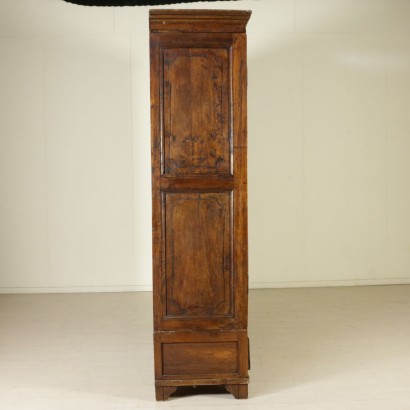 Kleiderschrank mit drei türen