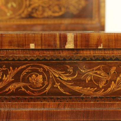 di mano in mano, letto in stile neoclassico, letto neoclassico, letto matrimoniale, letto antico, letto antiquariato, letto 900, lecco intarsiato, letto di antiquariato, letto matrimoniale antico, letto matrimoniale di antiquariato