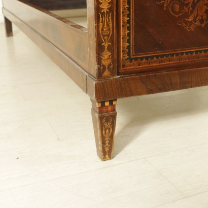 di mano in mano, letto in stile neoclassico, letto neoclassico, letto matrimoniale, letto antico, letto antiquariato, letto 900, lecco intarsiato, letto di antiquariato, letto matrimoniale antico, letto matrimoniale di antiquariato