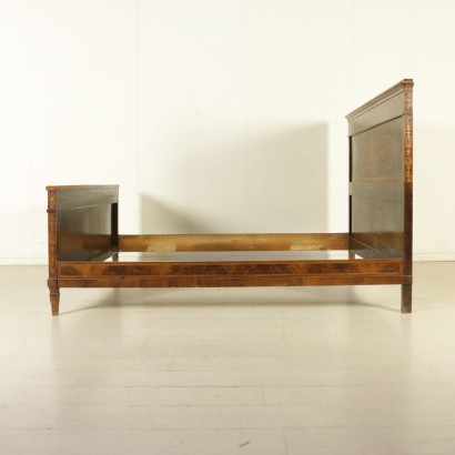 di mano in mano, letto in stile neoclassico, letto neoclassico, letto matrimoniale, letto antico, letto antiquariato, letto 900, lecco intarsiato, letto di antiquariato, letto matrimoniale antico, letto matrimoniale di antiquariato