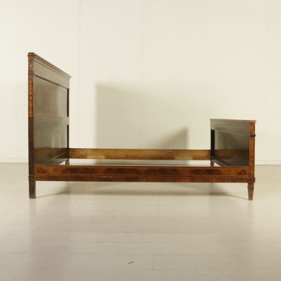 di mano in mano, letto in stile neoclassico, letto neoclassico, letto matrimoniale, letto antico, letto antiquariato, letto 900, lecco intarsiato, letto di antiquariato, letto matrimoniale antico, letto matrimoniale di antiquariato