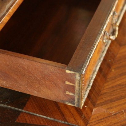 Particolare Scrittoio con alzata Alph Giroux