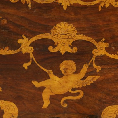 {* $ 0 $ *}, verschobener Couchtisch, Couchtisch mit Schublade, geformter Tisch, aufklappbarer Tisch, Intarsientisch, dekorierter Tisch, 900er Tisch, 20. Jahrhundert Tisch, italienischer Tisch, Nussbaumtisch, Ahorntisch