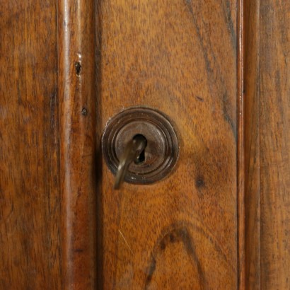 Schrank mit zwei türen - insbesondere