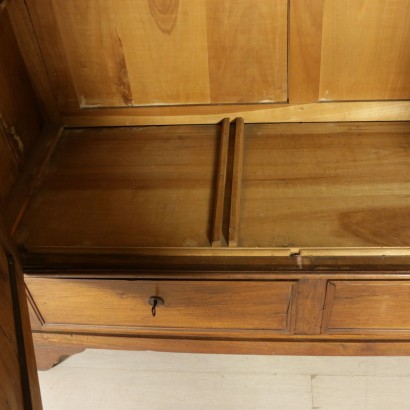 Schrank mit zwei türen - insbesondere