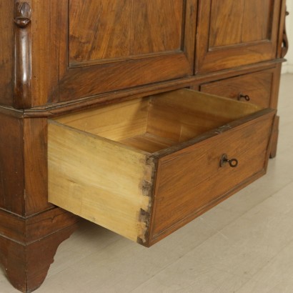 Schrank mit zwei türen - insbesondere