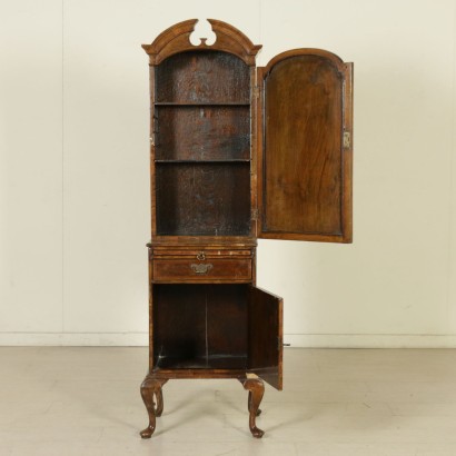 Small cabinet with lift