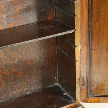 Small cabinet with lift