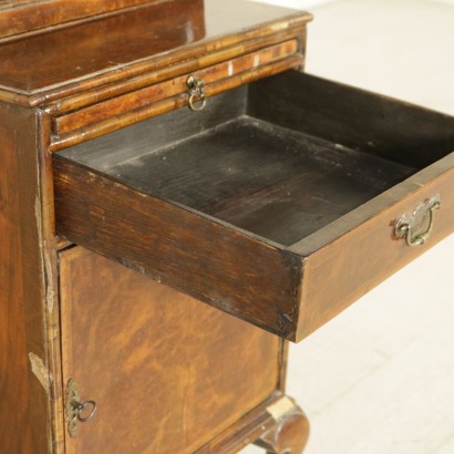 Small cabinet with lift