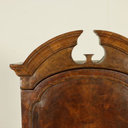 Small cabinet with lift