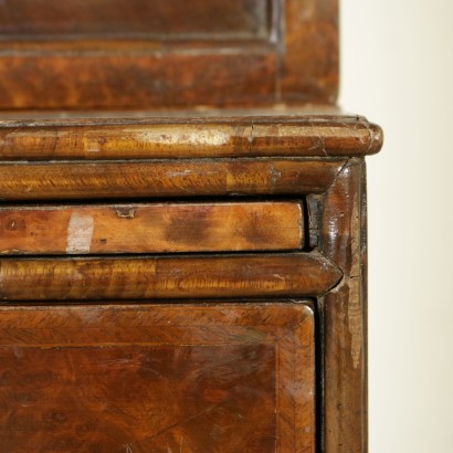 Small cabinet with lift