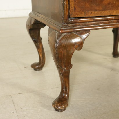 Small cabinet with lift