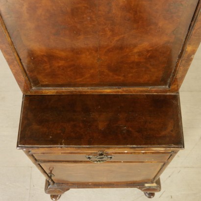 Small cabinet with lift