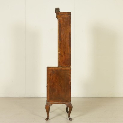 Small cabinet with lift