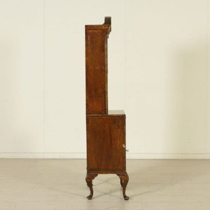 Small cabinet with lift