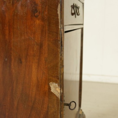 Small cabinet with lift