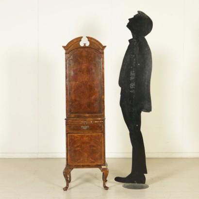 Small cabinet with lift