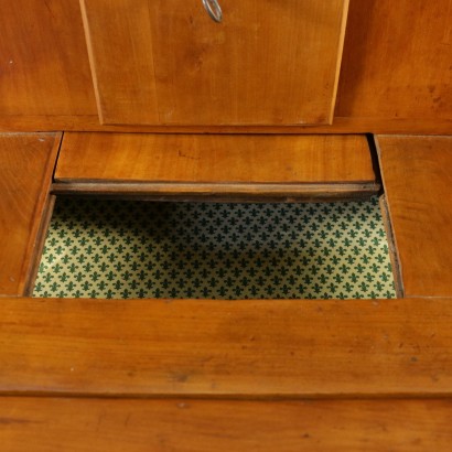 Particular Prominence Neoclassical