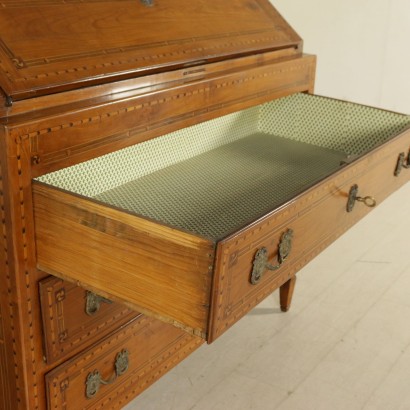 Particular Prominence Neoclassical