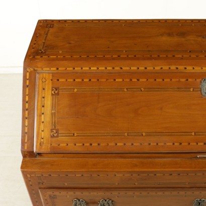 Particular Prominence Neoclassical