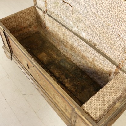 Particular Chest lastronata